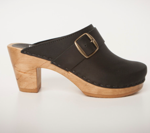 Pilgrim Clogs with Buckle in Black Leather