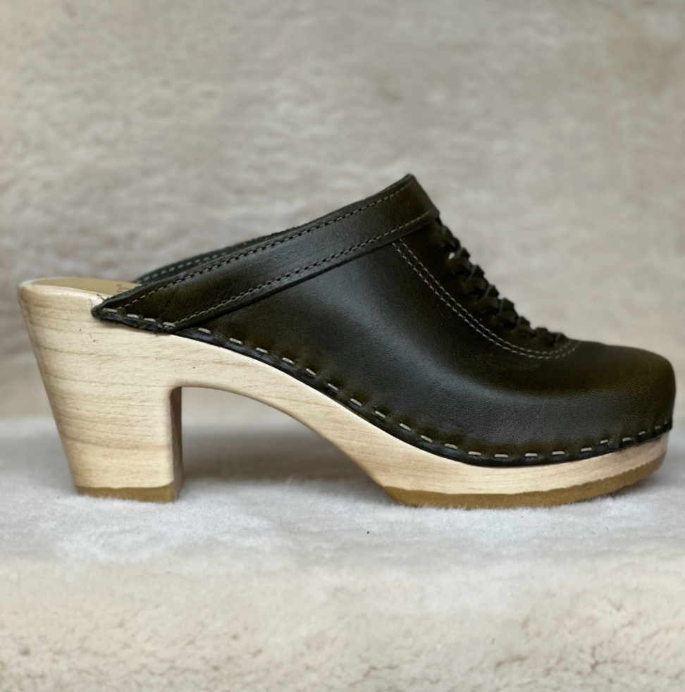Sven Front Weave Clogs