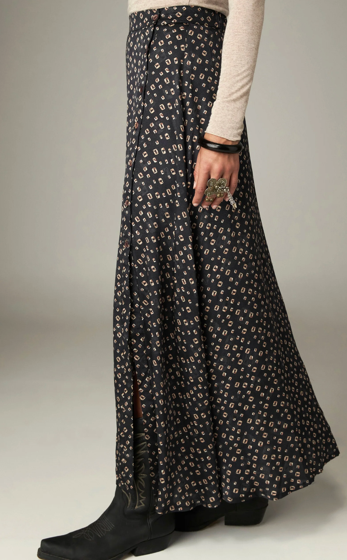 Maison Hotel Tana Skirt in Starry Night