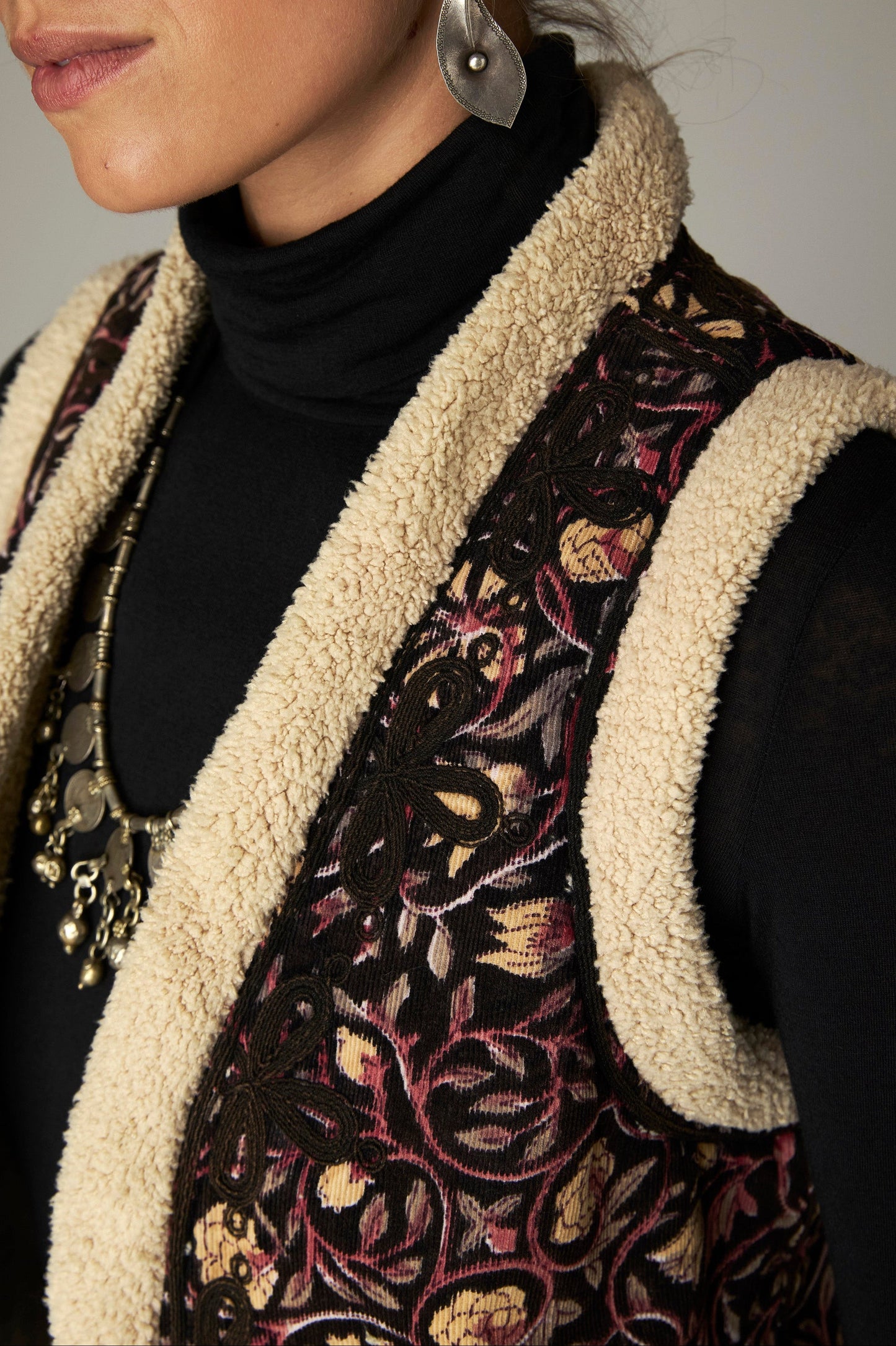 Juno Vest in Ruby Noir