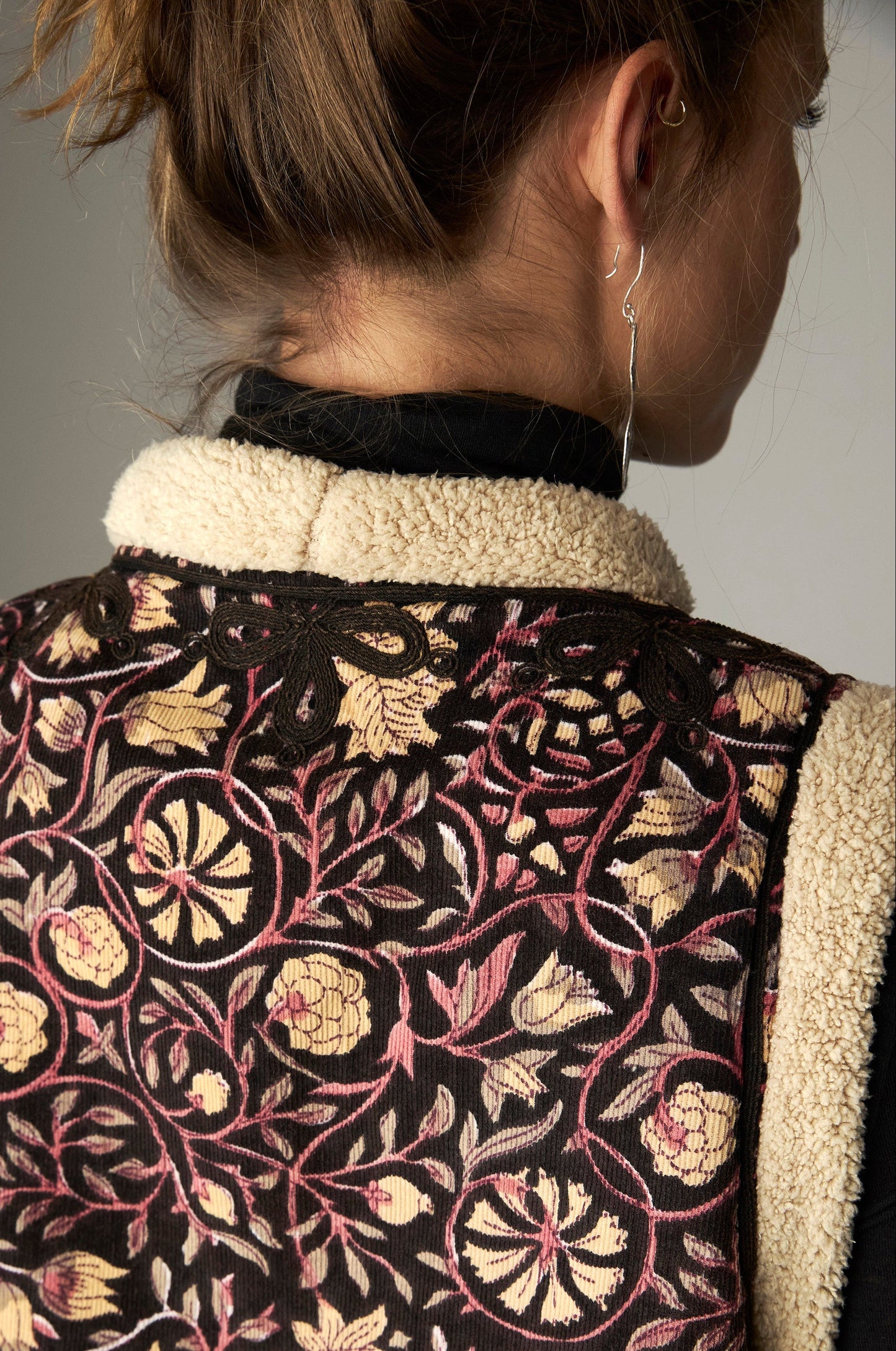 Juno Vest in Ruby Noir