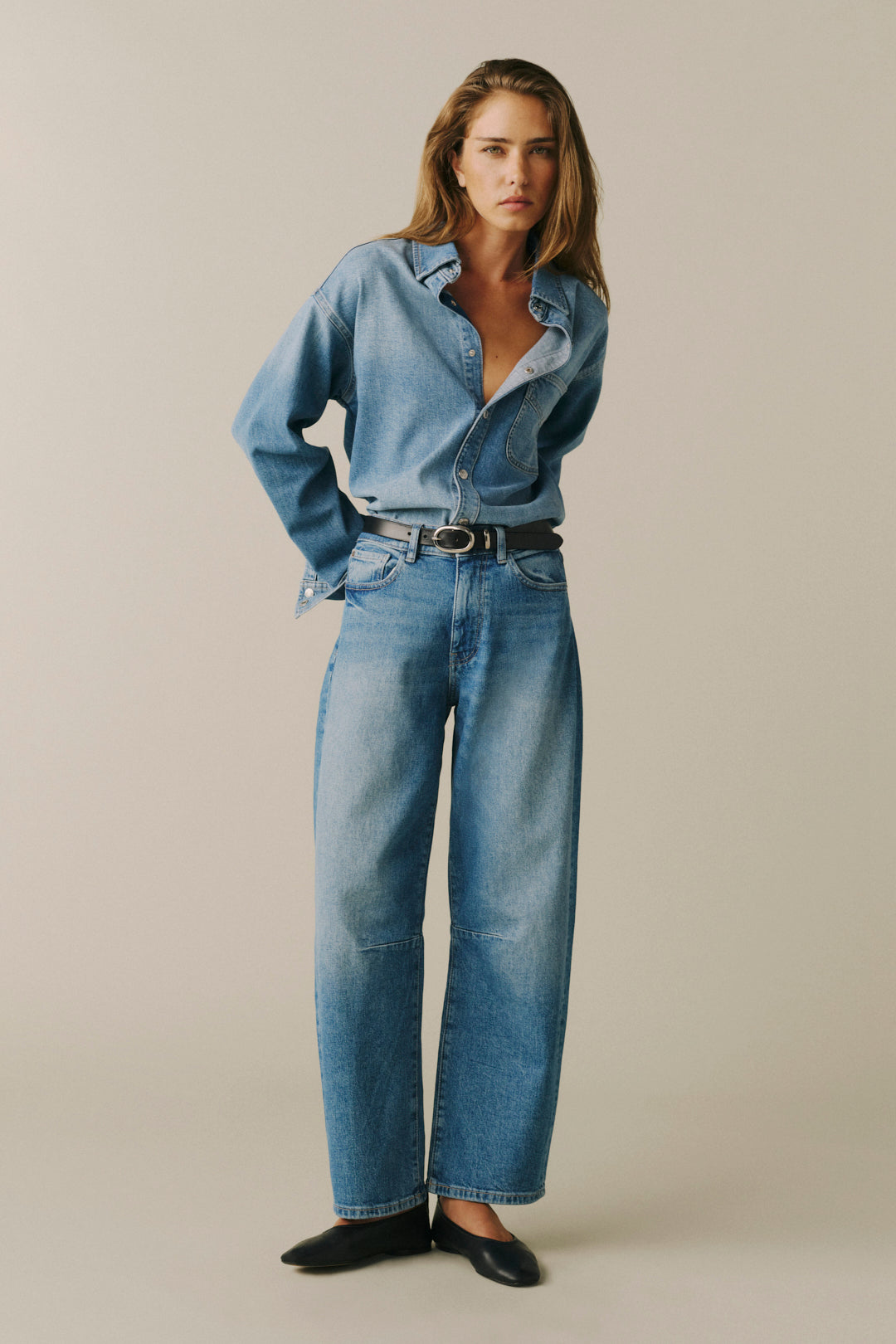 BNA - soft curve barrel jeans in Sadie