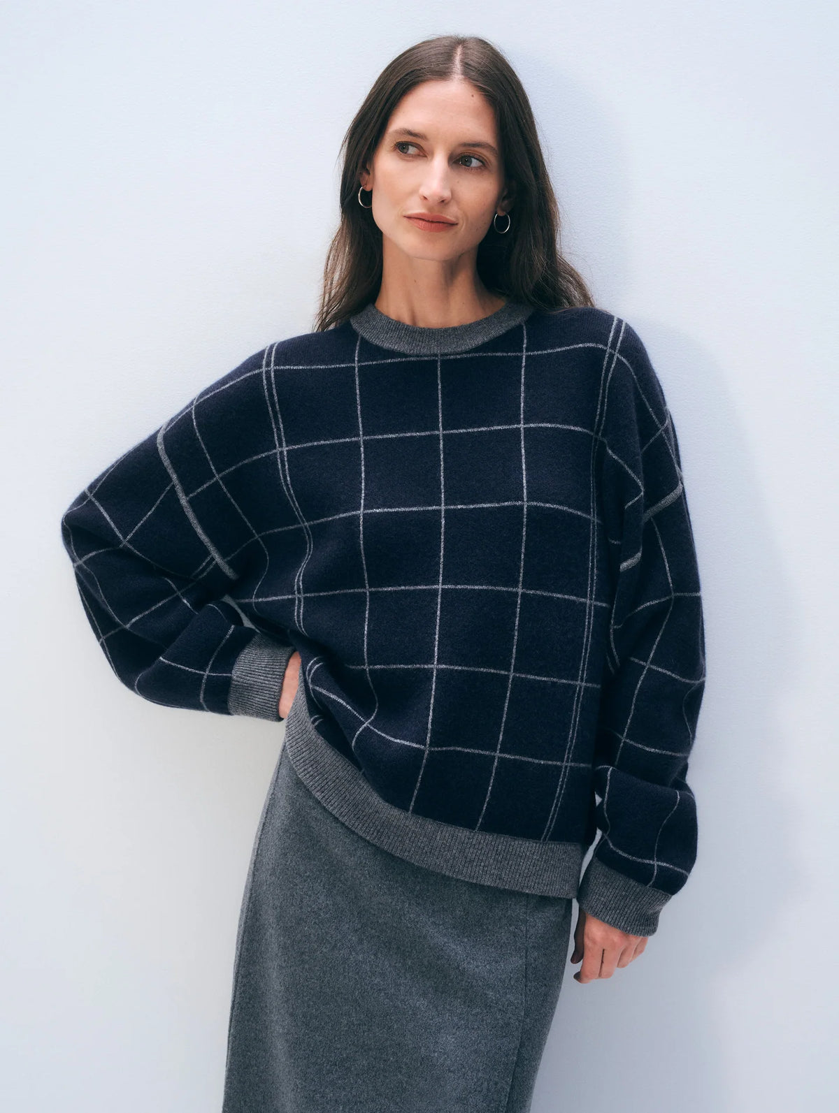 White + Warren Reversible Cashmere Blend Windowpane Sweater in Navy Combo