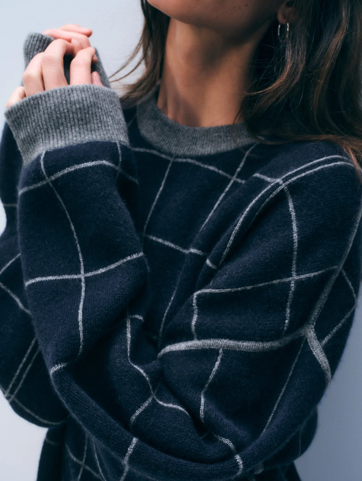 White + Warren Reversible Cashmere Blend Windowpane Sweater in Navy Combo