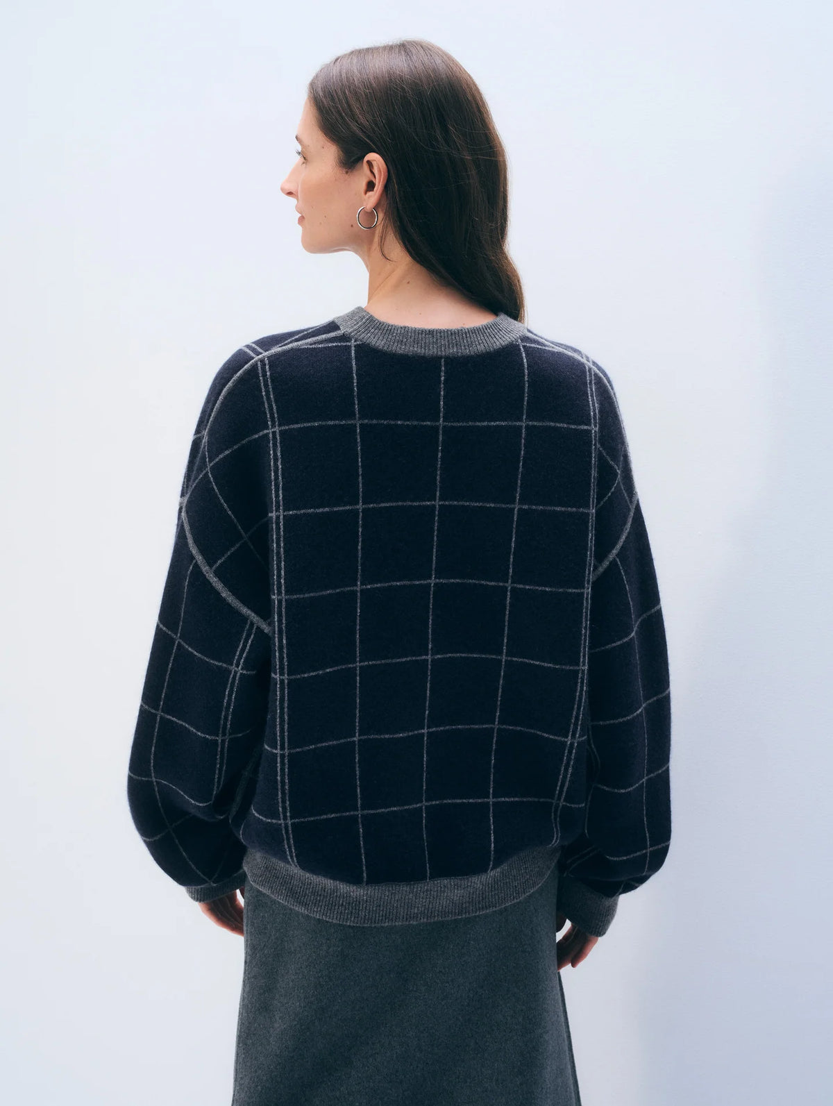 White + Warren Reversible Cashmere Blend Windowpane Sweater in Navy Combo
