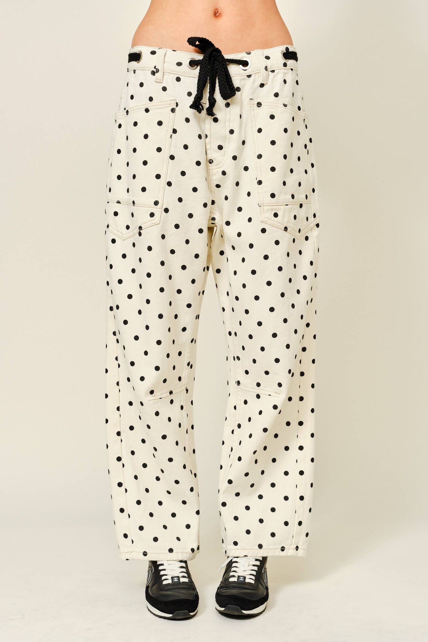 DOT BARREL DENIM PANTS WITH EYELET WAIST