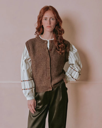 Emile et Ida Sleeveless Cardigan in Chataigne