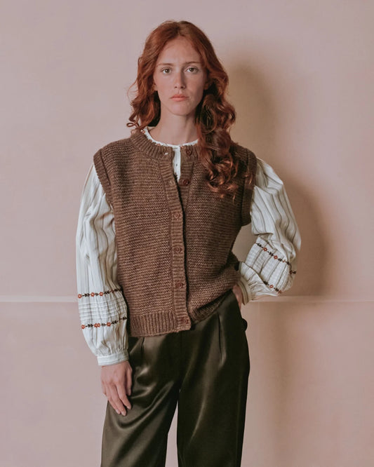 Emile et Ida Sleeveless Cardigan in Chataigne