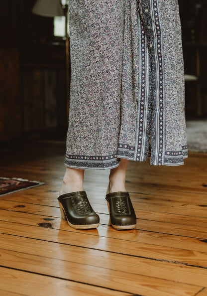 Sven Front Weave Clogs