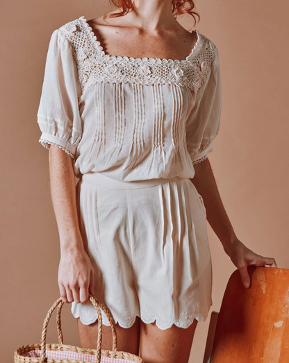 Shorts with Ecru Pleated Bridge