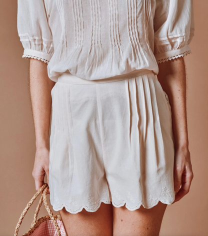 Shorts with Ecru Pleated Bridge