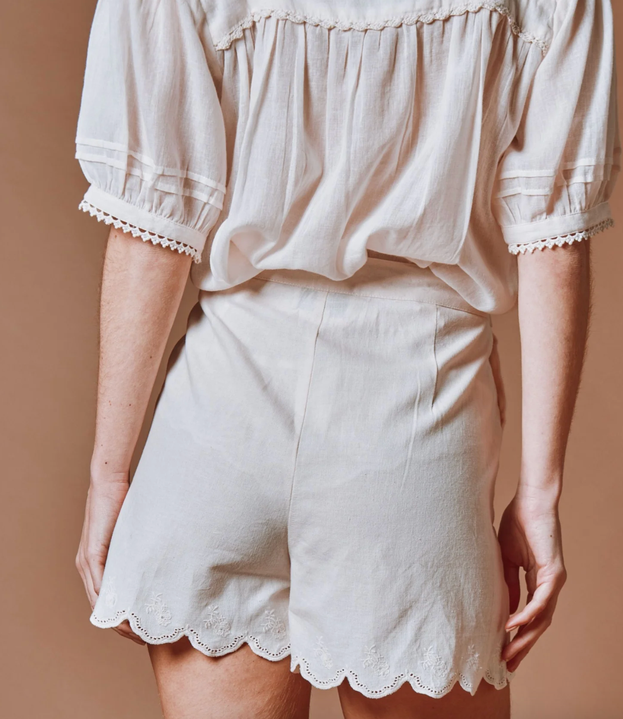 Shorts with Ecru Pleated Bridge