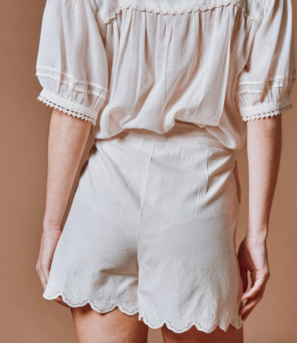 Shorts with Ecru Pleated Bridge