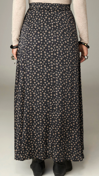 Maison Hotel Tana Skirt in Starry Night