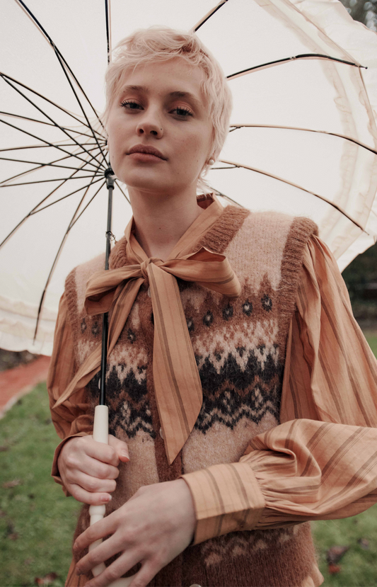 Emile et Ida Sleeveless Cardigan in Beige Caramel