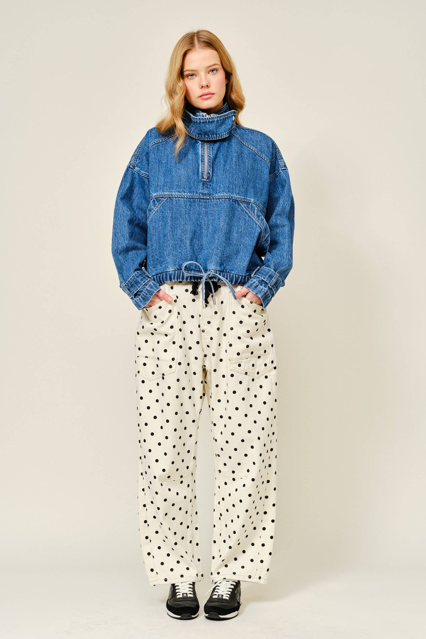 DOT BARREL DENIM PANTS WITH EYELET WAIST