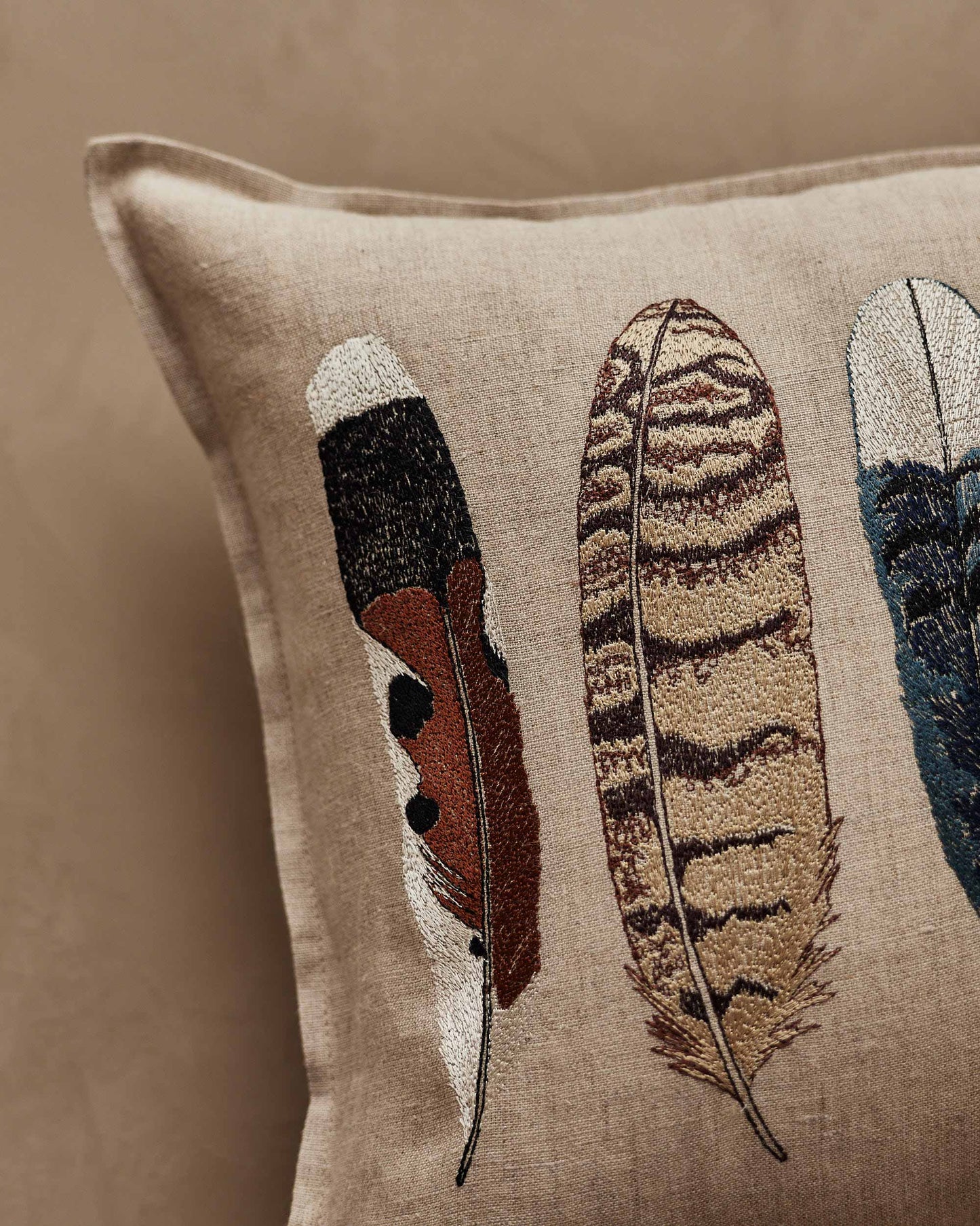 Medium Feathers Pillow with Down Insert