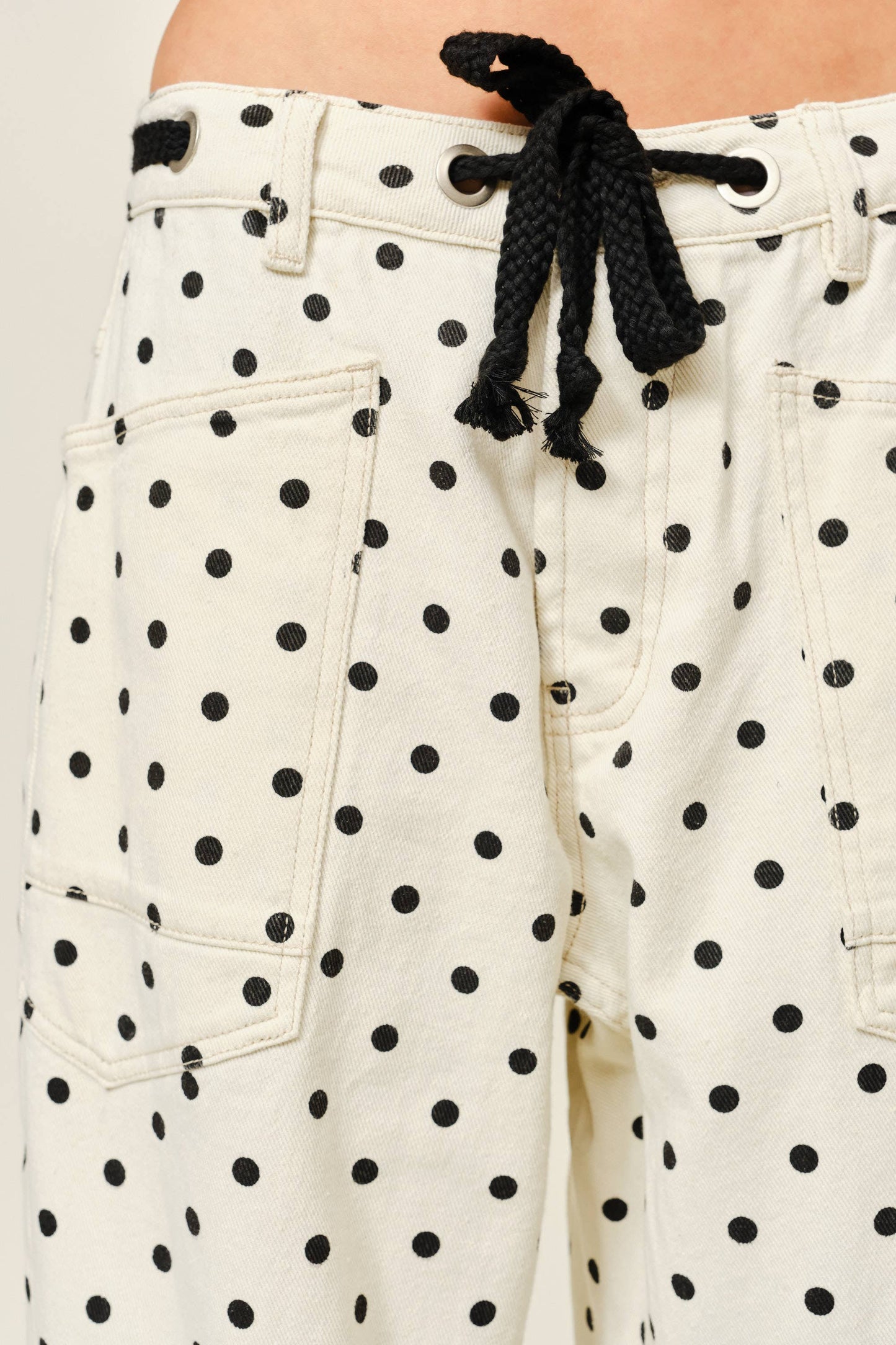 DOT BARREL DENIM PANTS WITH EYELET WAIST