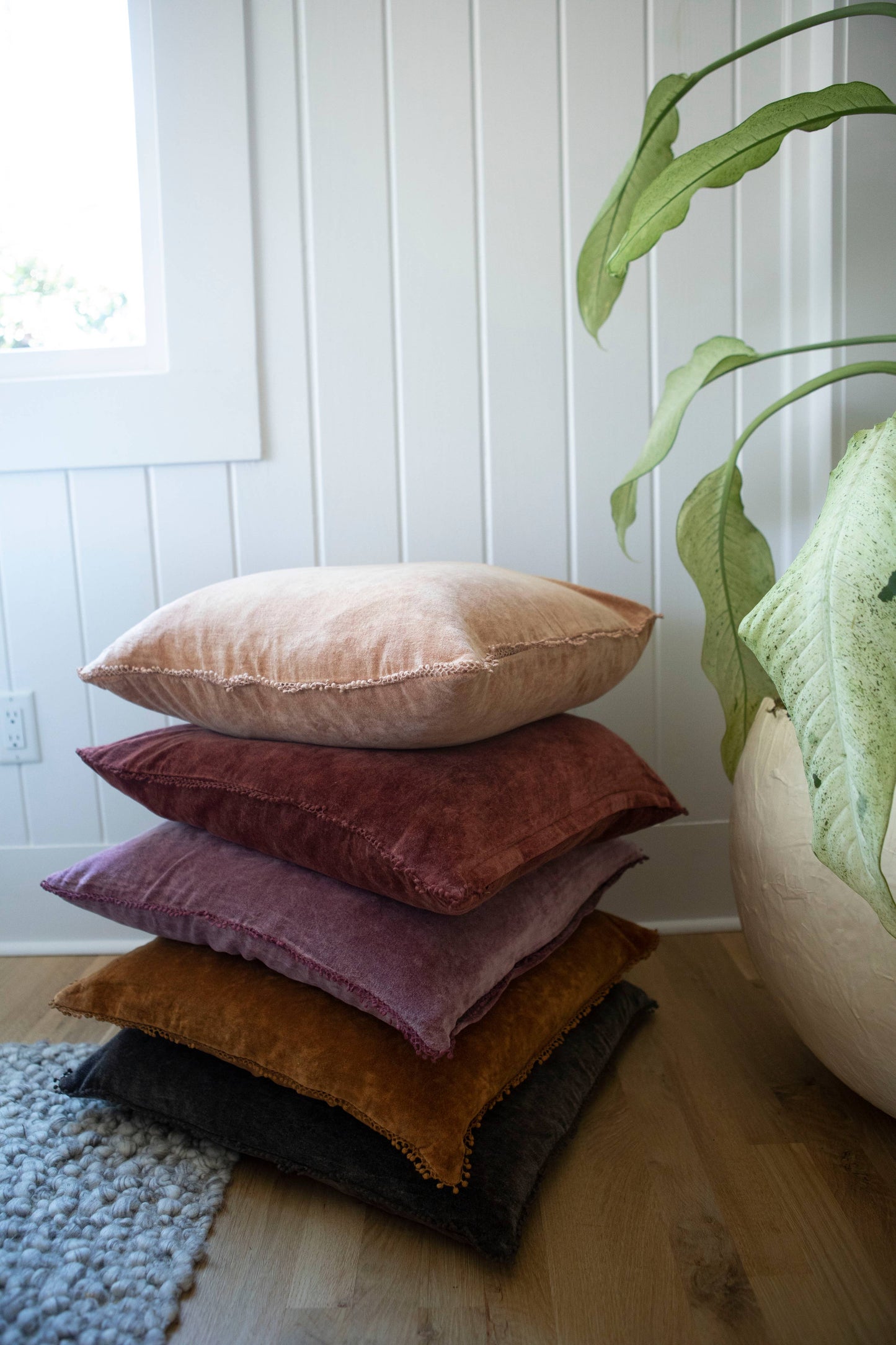 Moss Velvet Pillow With Poms - 22"x22